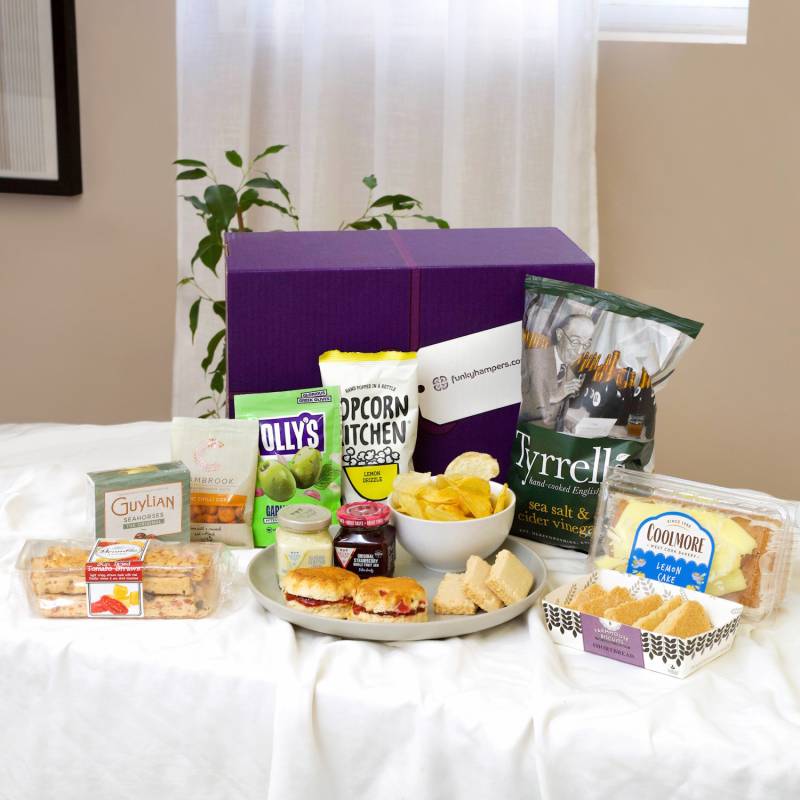 The Classic Luxury Food and Drink Hamper